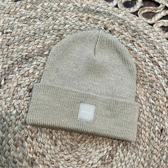 Victoria's Secret Pink Ribbed Beanie Hat Beige - Picture 1 of 3